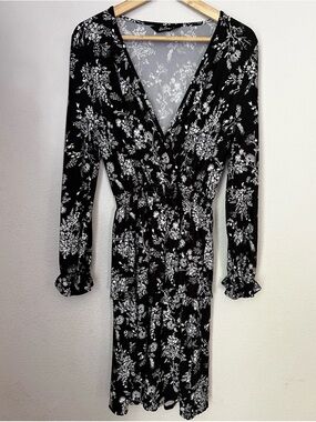 Kelso V-Neck Cinched Wrist And Waist Knee Length Dress Size 10